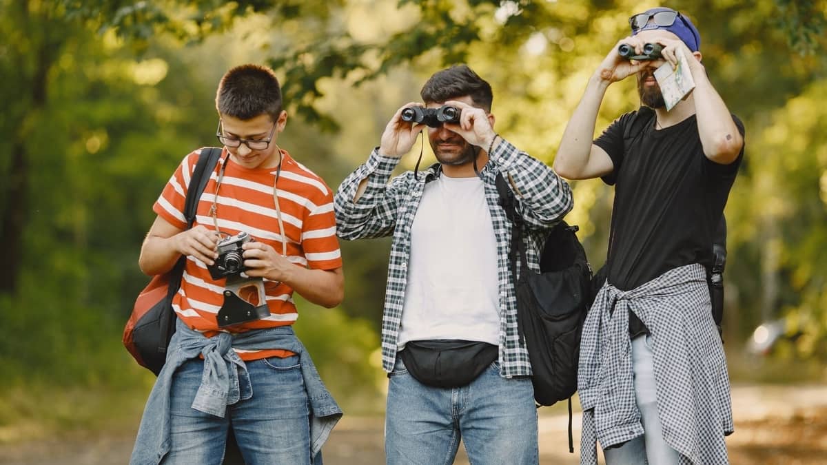 binoculars that take photos