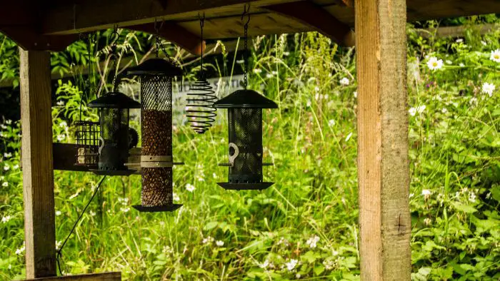  How do you keep bird seed from falling on the ground?